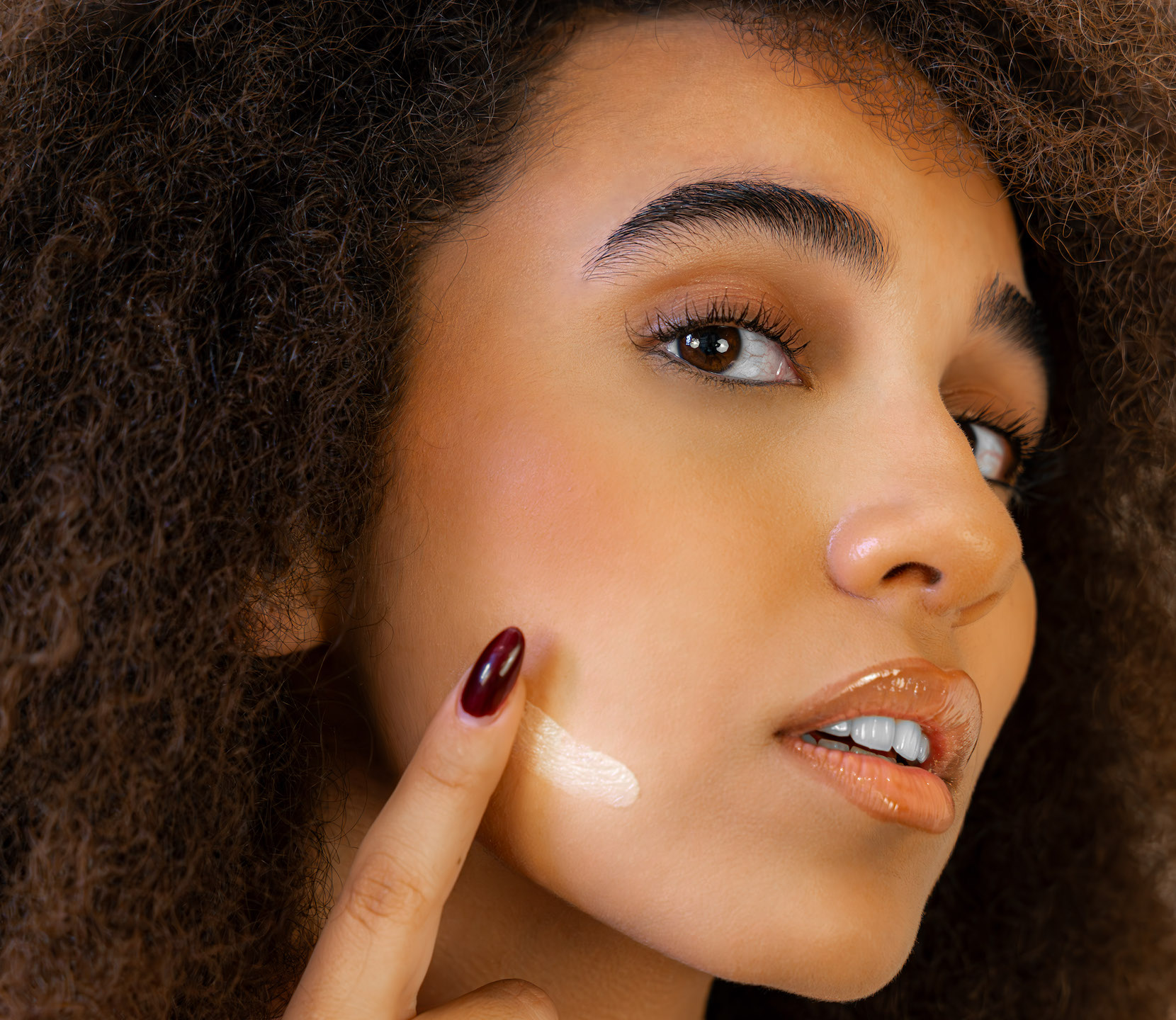 photo d'une modèle posant pour dermo skin clinic